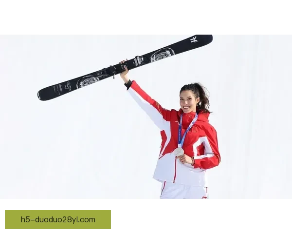 谷爱凌获女子滑雪坡面障碍银牌