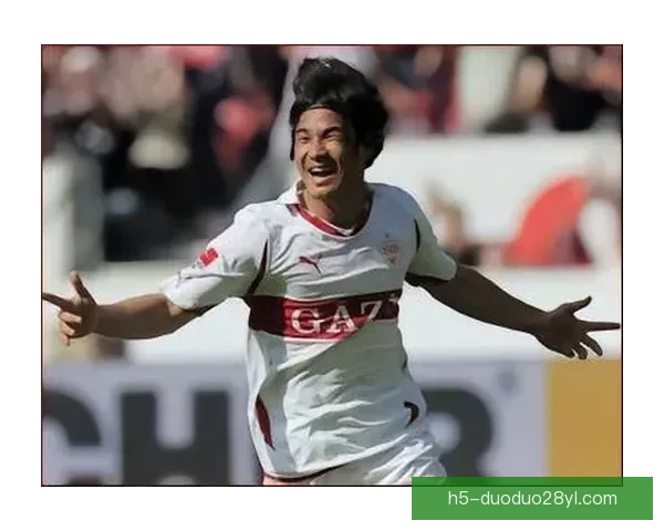 冈崎慎司重返斯图加特观战引关注 冈崎慎司重返斯图加特观战引关注